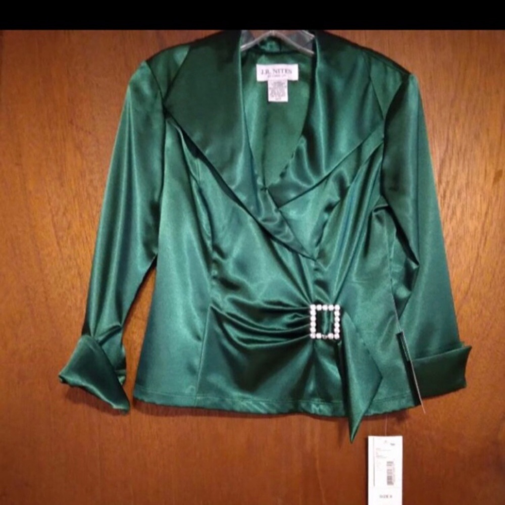 👀Women Emerald Green Wrap Blouse Size 8 Rhinestone Buckle.NWT